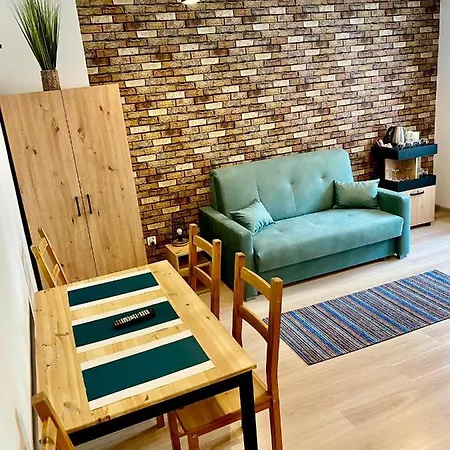 בית הארחה Old Tree & Restaurant 3*