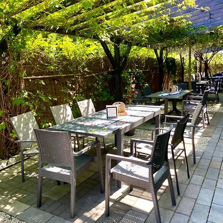 Old Tree & Restaurant Guest house *
