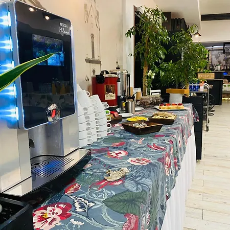 Old Tree & Restaurant